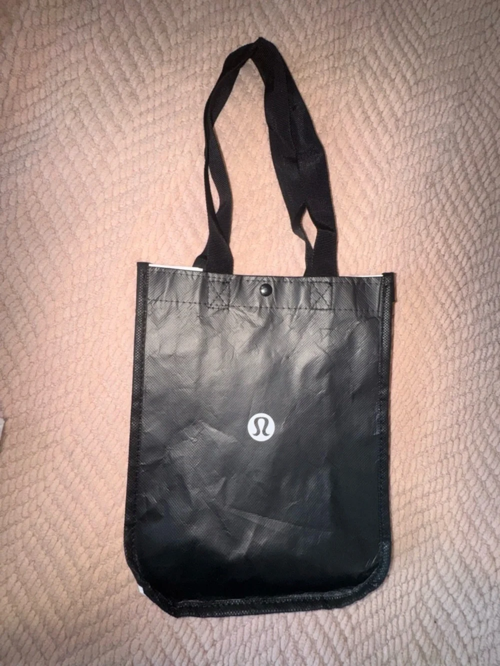 Lululemon reusable bag.